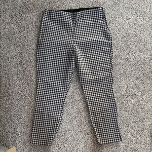Old Navy Women's Black and White Checkered Capris